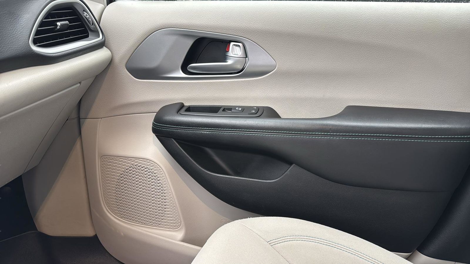 Used Car 2018 Chrysler Pacifica Hybrid  Touring Plus For Sale Under $20,000 In Austin, Texas