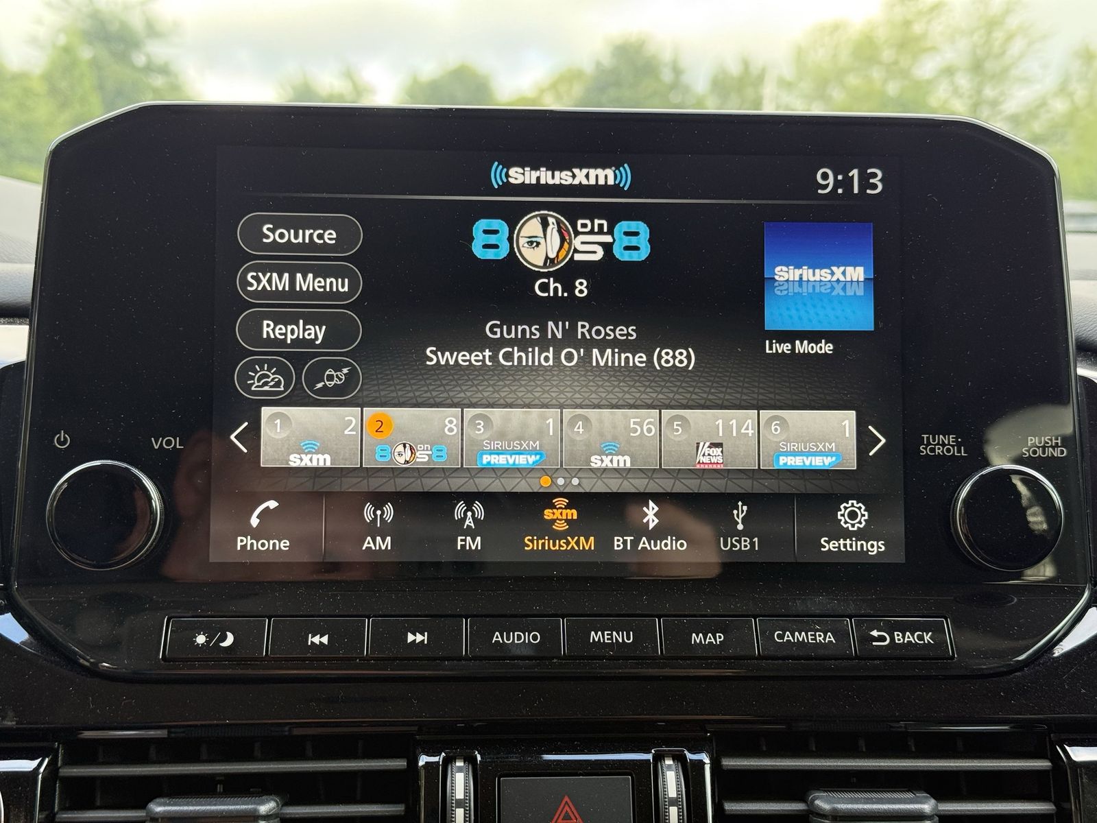 2025 Nissan Pathfinder SL photo 4
