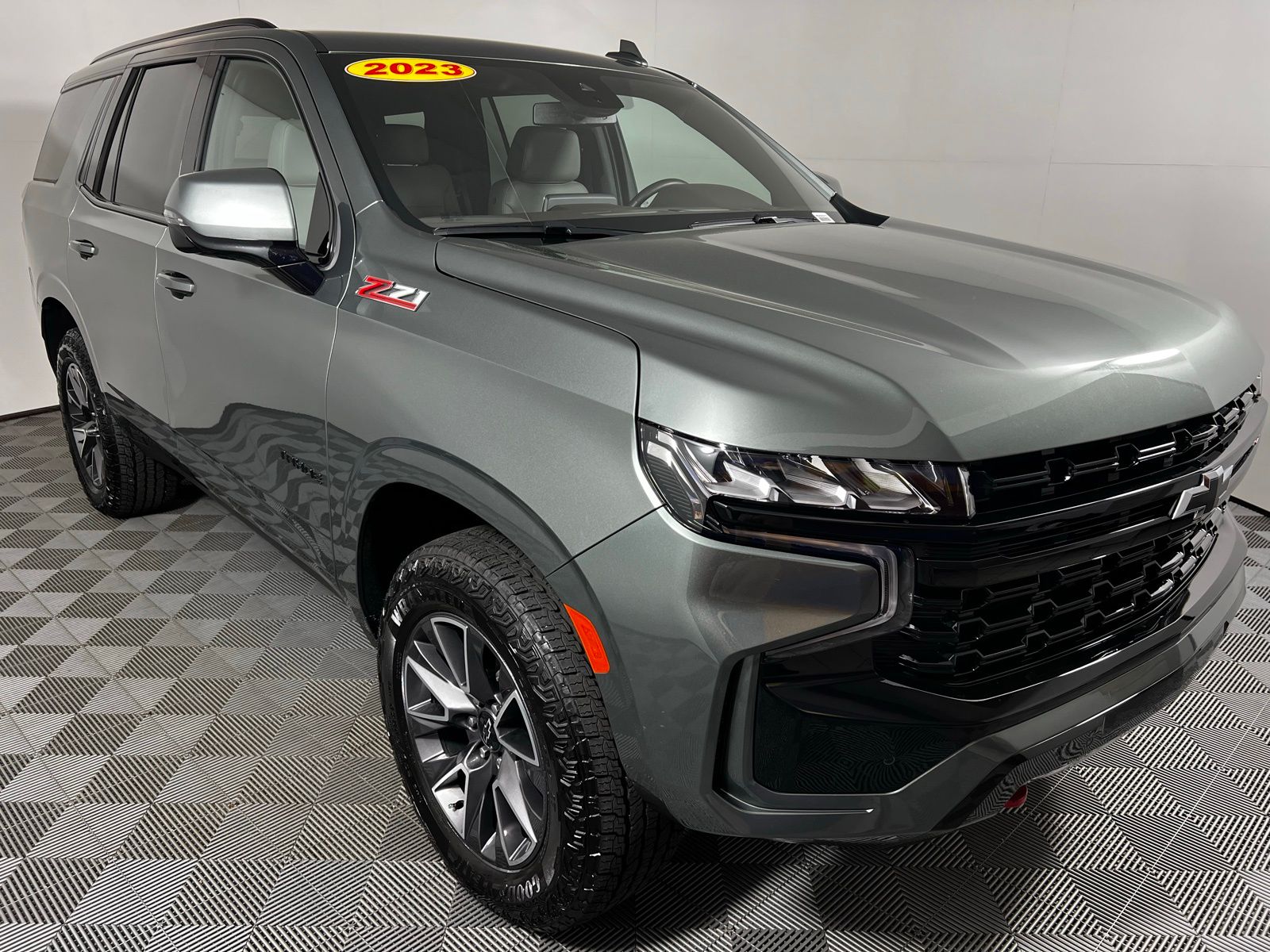 Thumbnail: 2023 Chevrolet Tahoe - 3