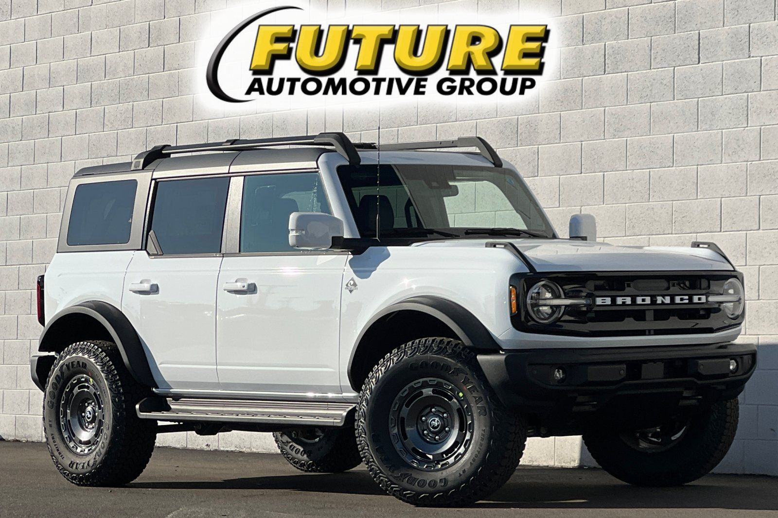 2025 Ford Bronco Outer Banks 4-Door 4WD