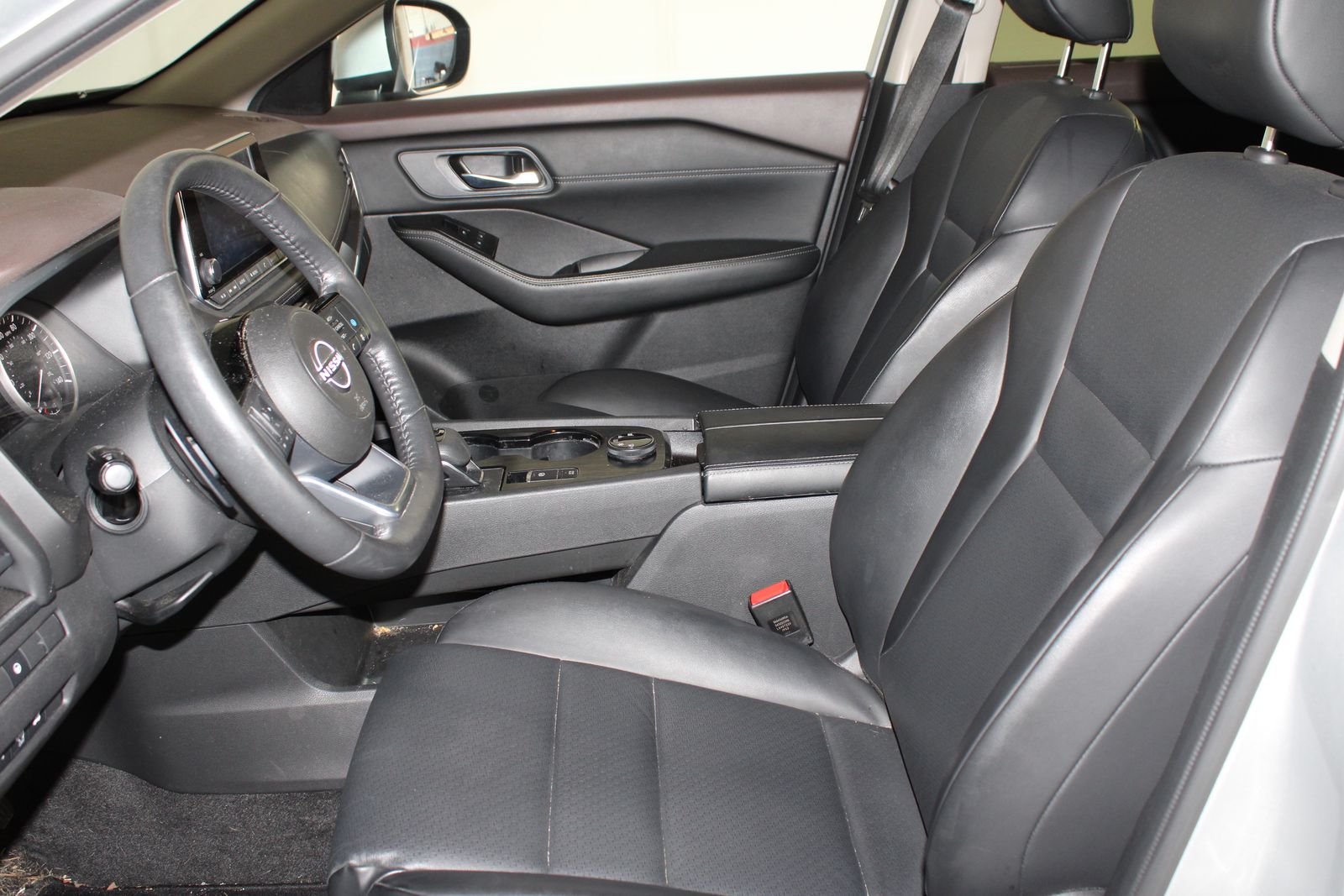 Used 2023 Silver Nissan SV image 5