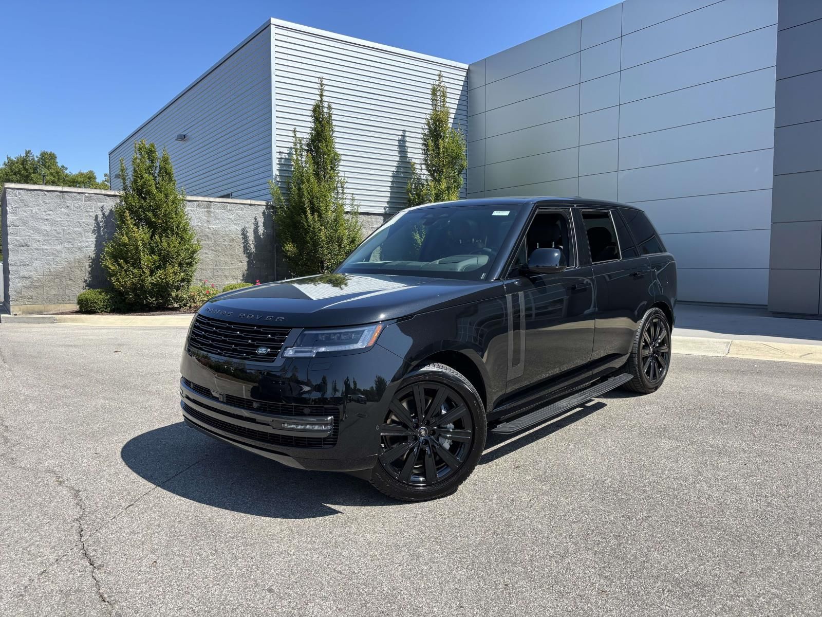 2025 Land Rover Range Rover P550e SE AWD