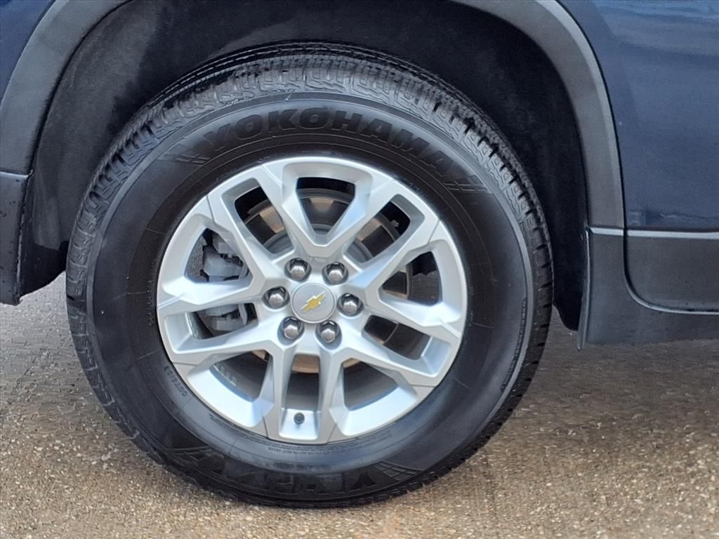 View vehicle photo 3