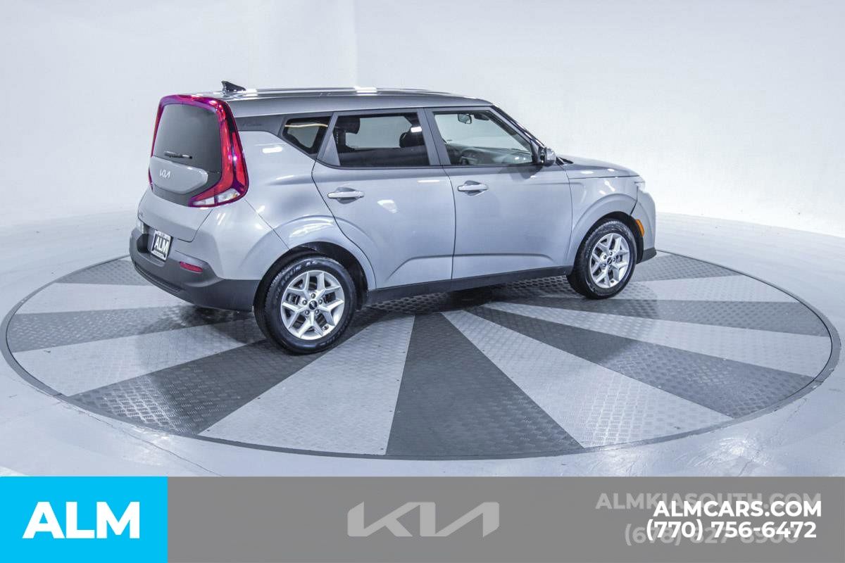 2022 Kia Soul LX 11