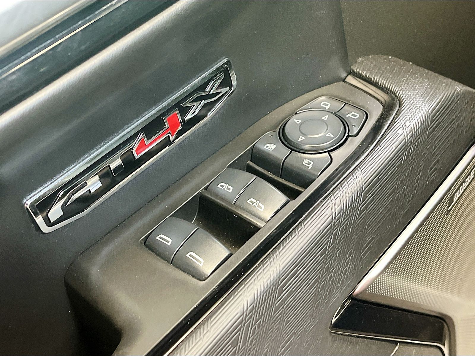 Used 2025 White GMC AT4X image 18