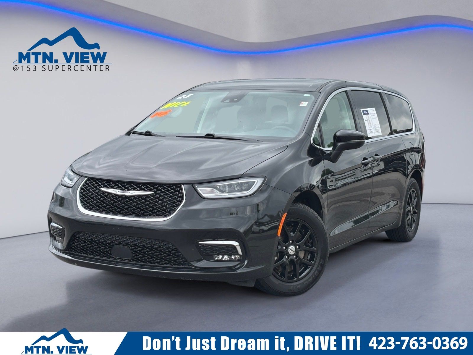 Brilliant Black Crystal Pearlcoat 2023 Chrysler Pacifica Touring L FWD Minivan Front-Wheel Drive 9-Speed Automatic