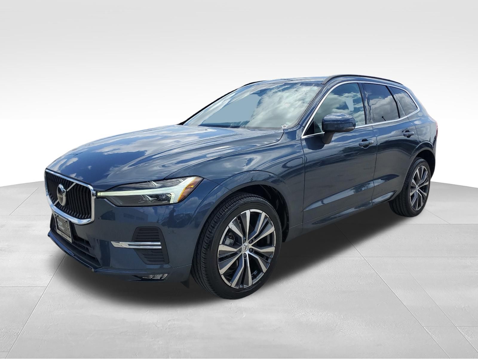 2022 Volvo XC60 B5 Momentum