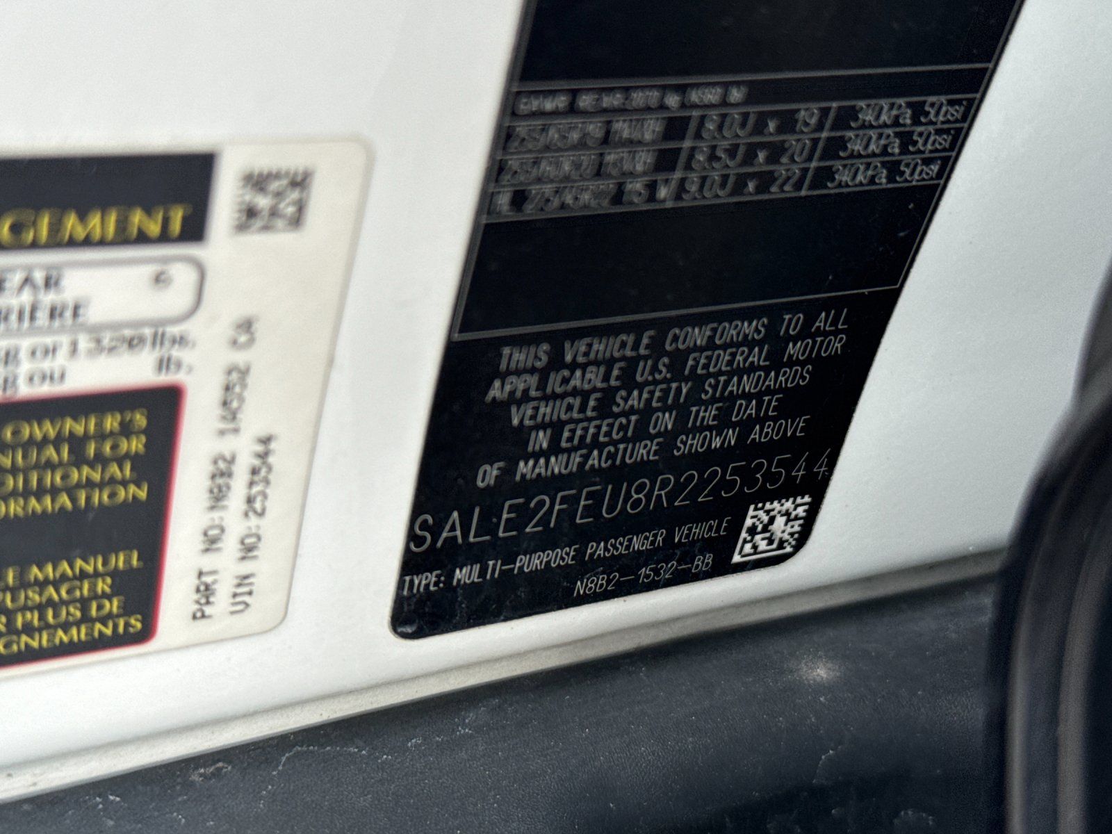 2024 Land Rover Defender X-Dynamic SE - Photo 30