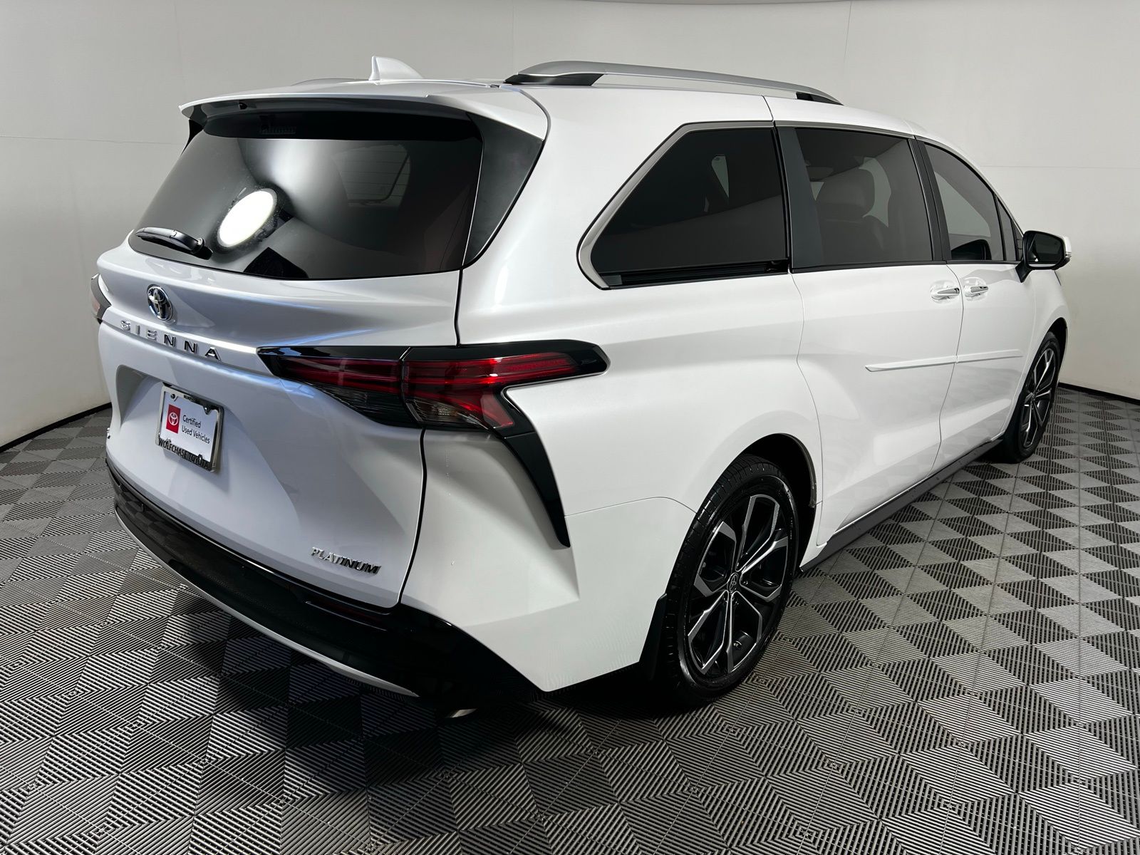 2025 Toyota Sienna Platinum 5