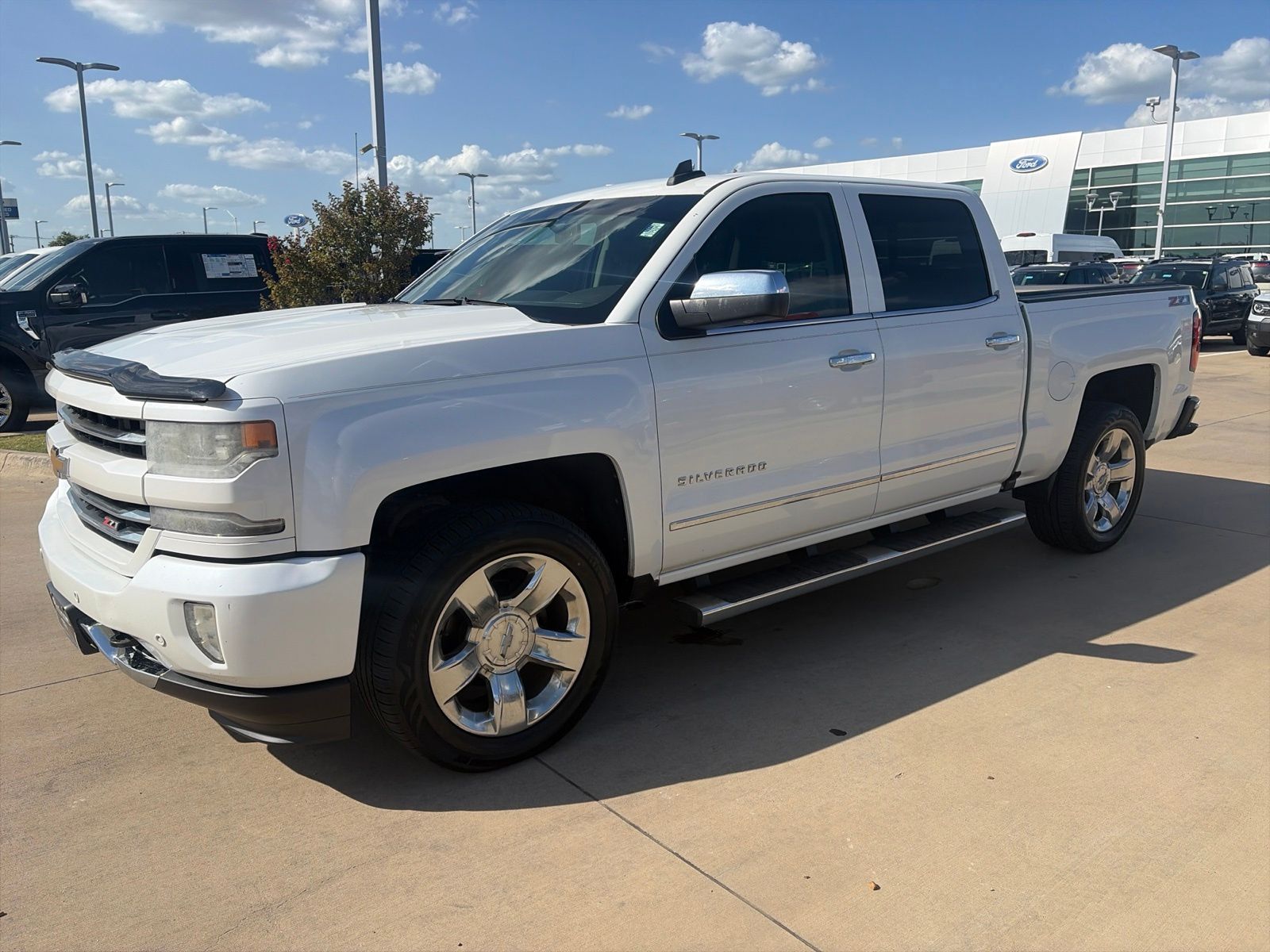 View vehicle photo 3