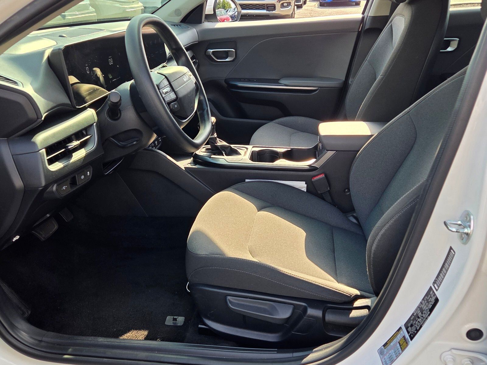 Used 2025 White Kia LXS image 5