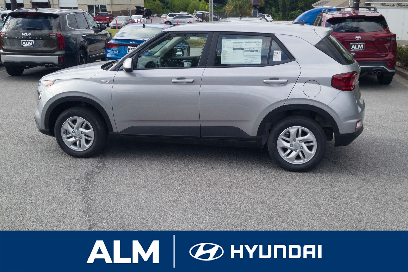 2025 Hyundai Venue SE photo 5