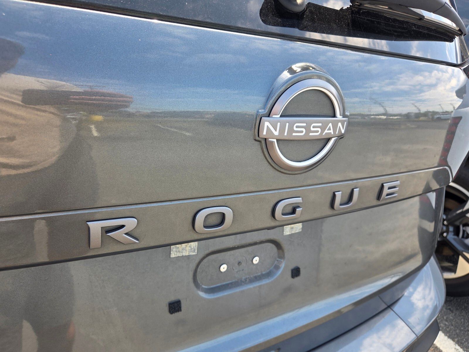 Used 2025 Gray Nissan SV image 8