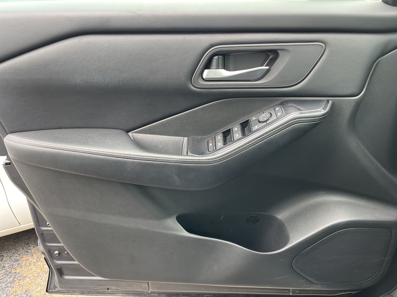 Used 2025 Gray Nissan SV image 11