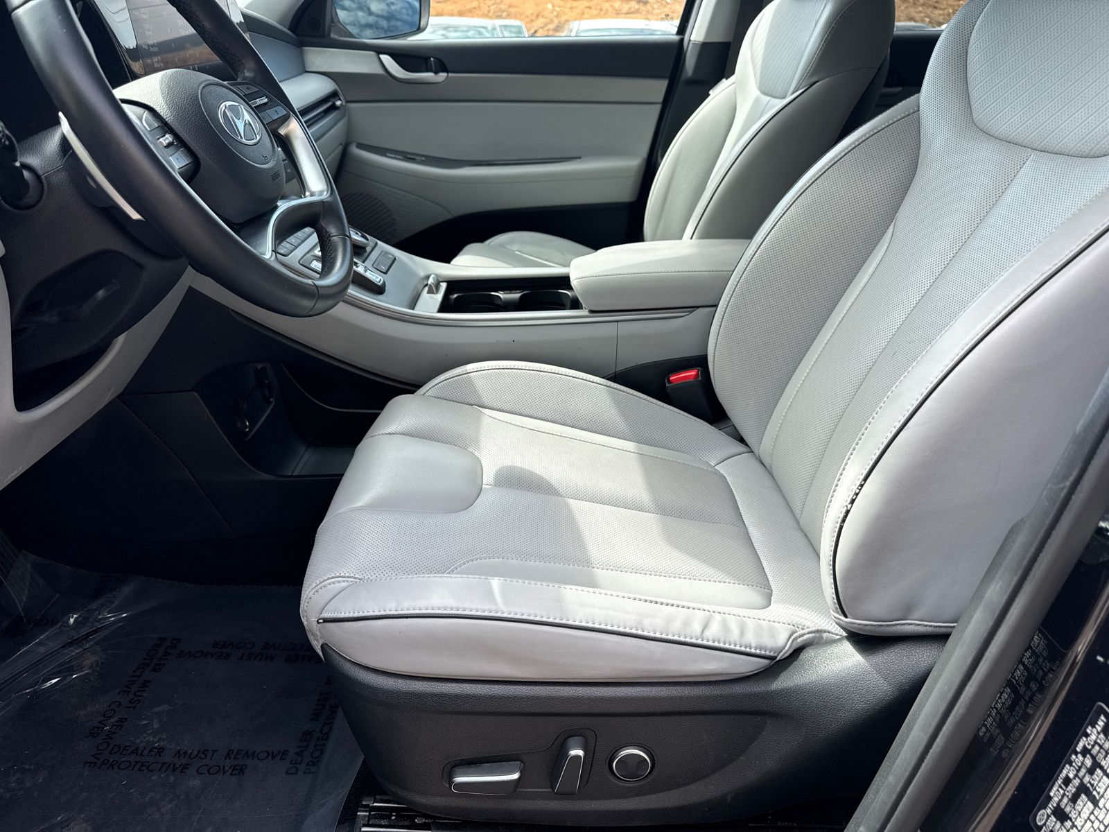 Used 2025 White Hyundai SEL image 9