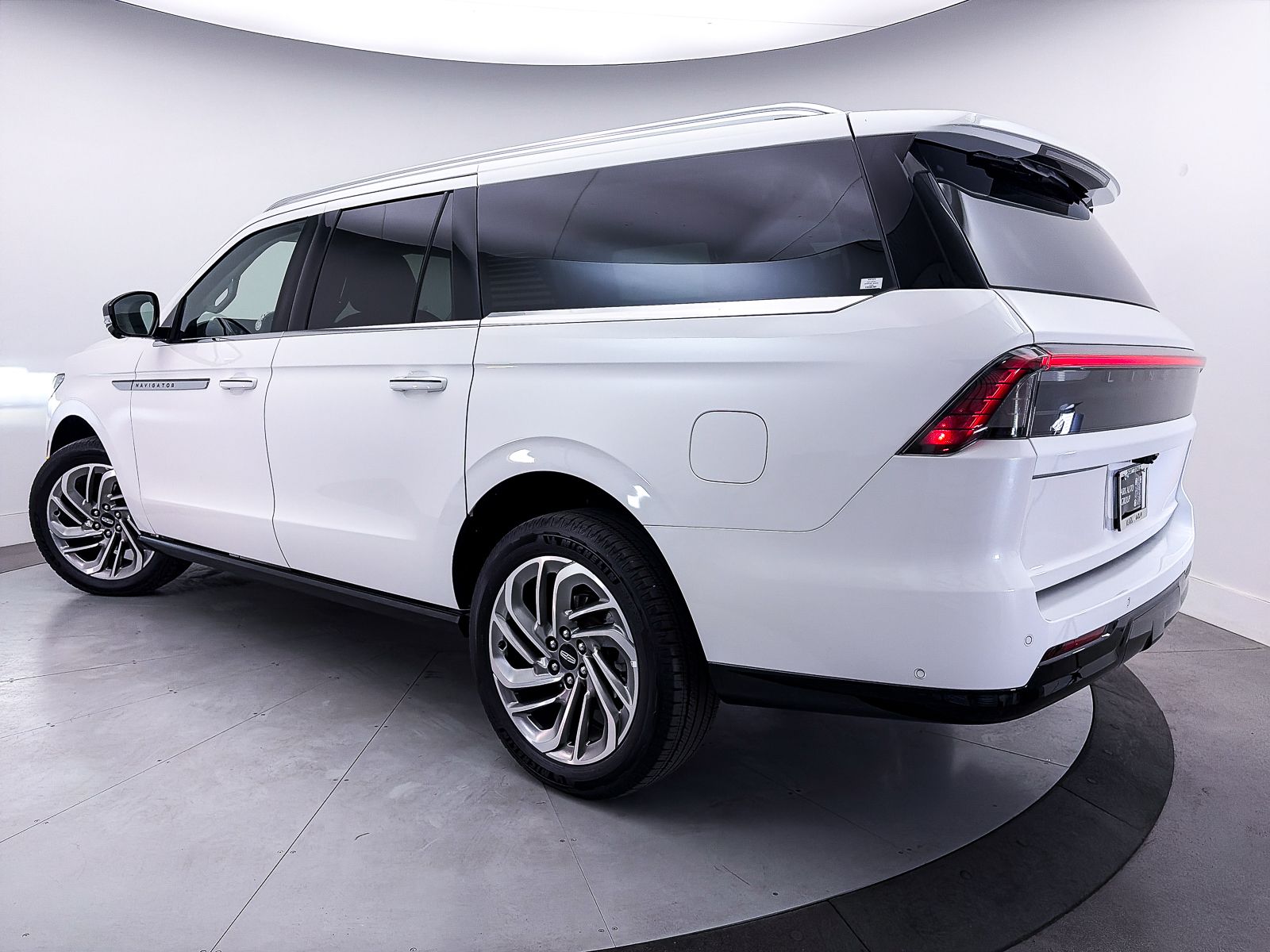 Used White Metallic 2025 Lincoln Navigator L Reserve for Sale in