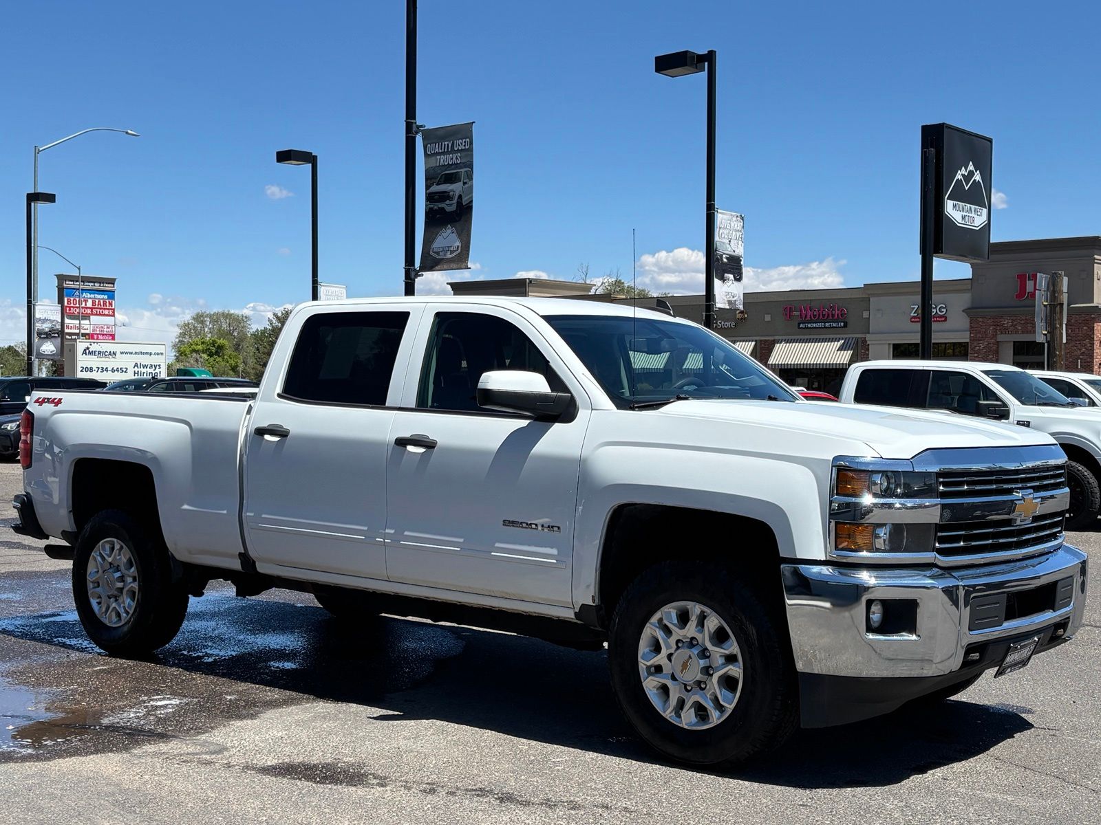 White 2018 Chevrolet Silverado 2500HD LT Crew Cab 4WD Pickup Truck Four-Wheel Drive 6-Speed Automatic Overdrive