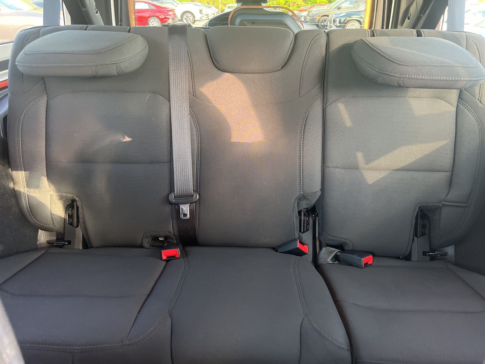 Used 2023  Jeep Sahara image 24