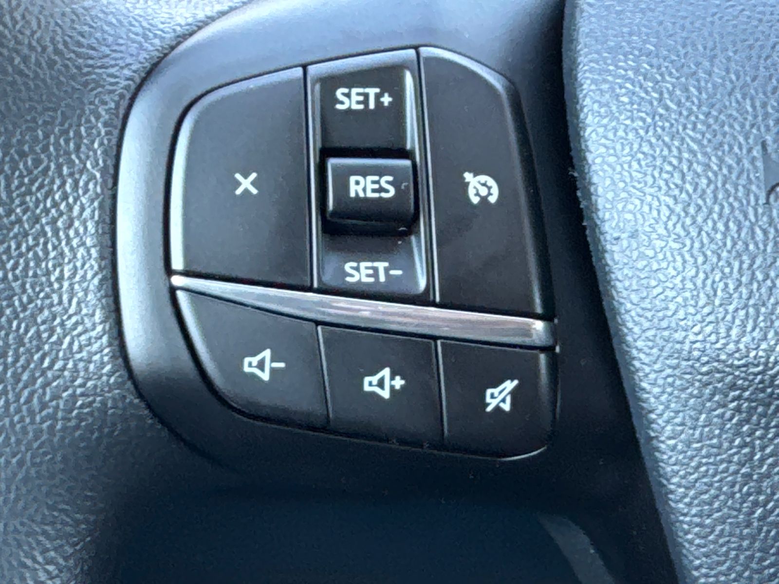 New 2026 Shadow Black Ford XLT image 25