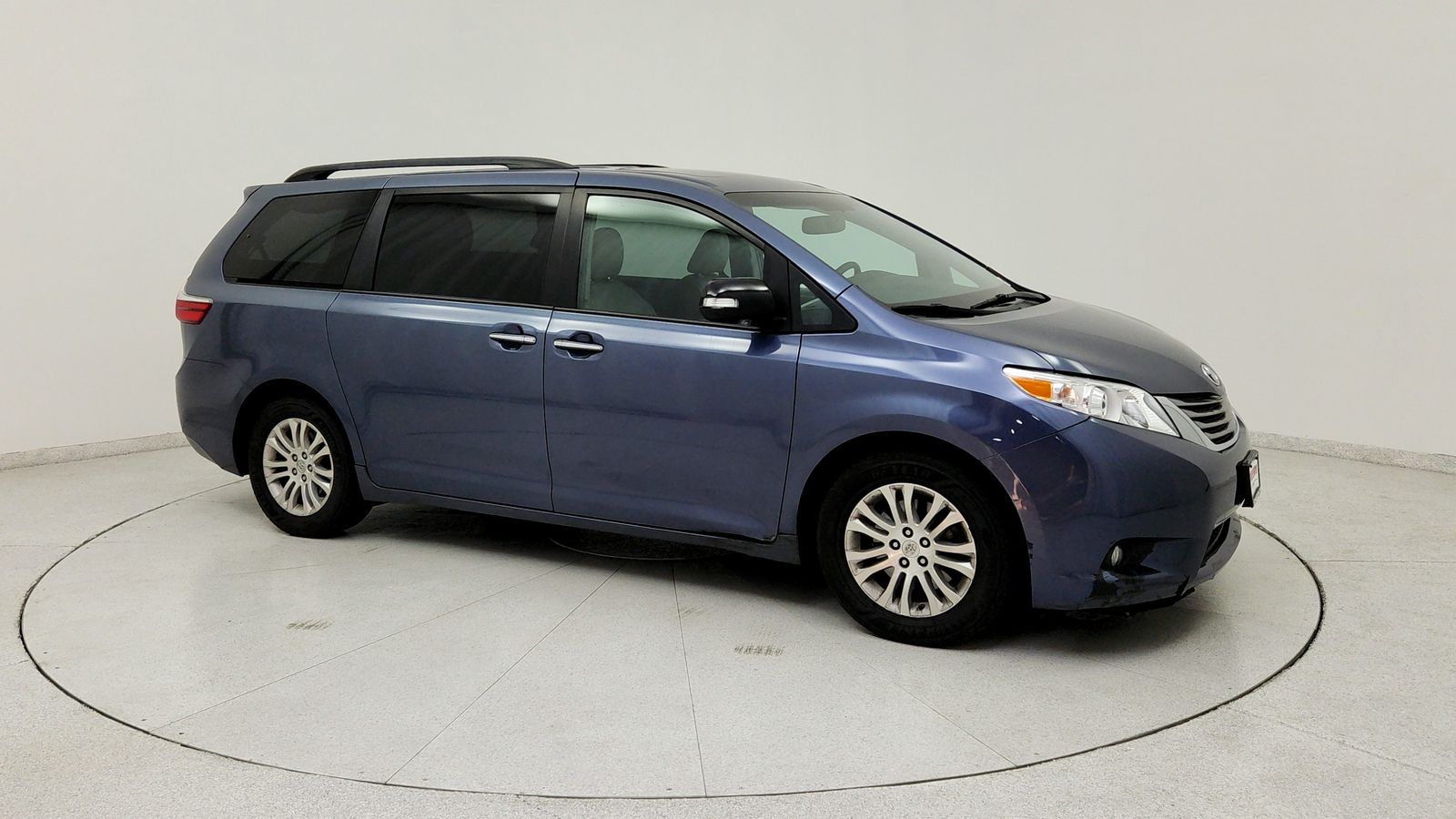 Used 2015 Blue Toyota XLE image 9