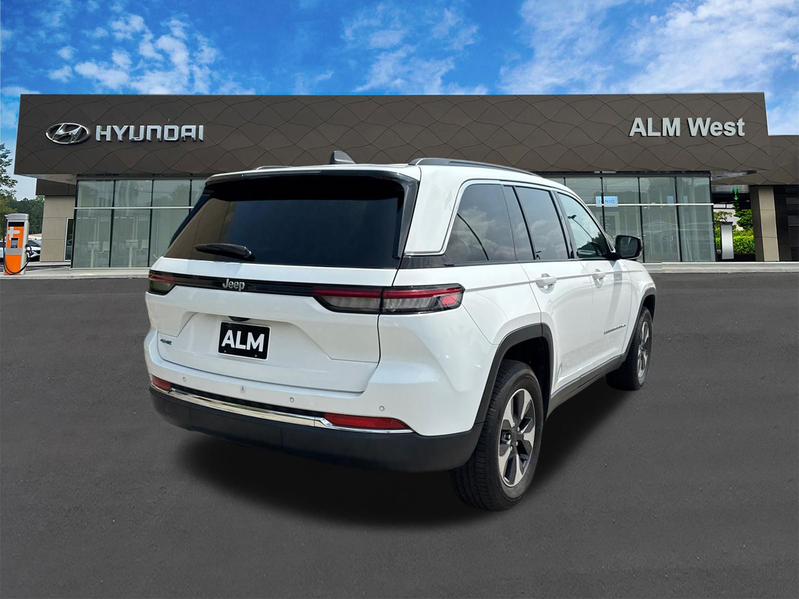 Used 2024 White Jeep 4xe image 5