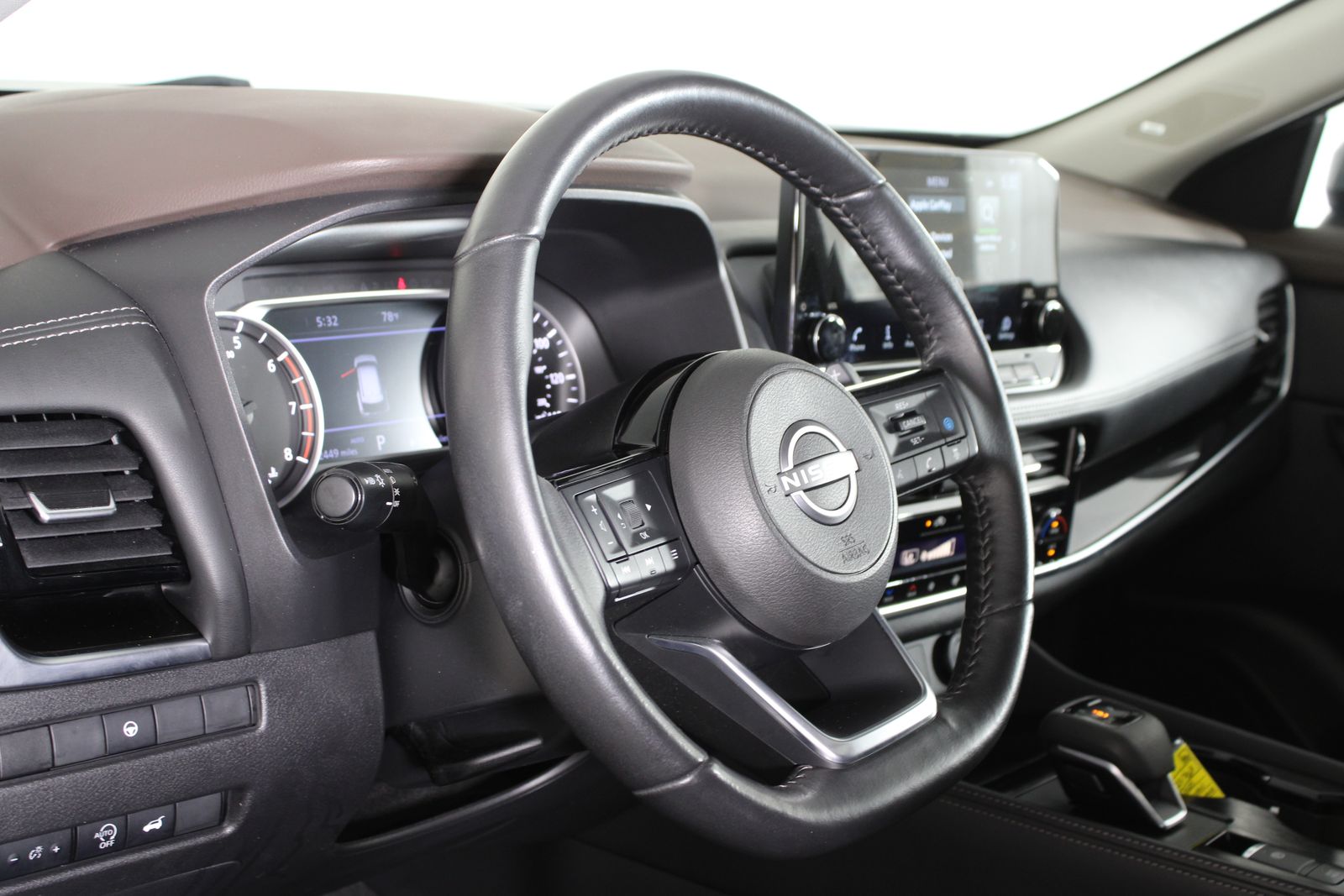Used 2023 Gray Nissan SL image 3