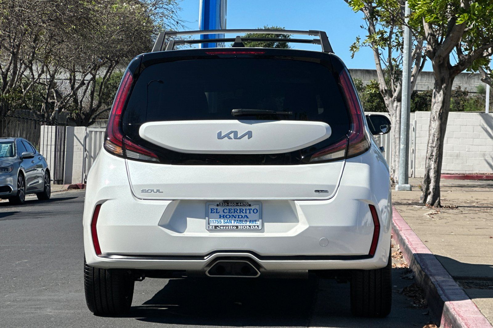 View vehicle photo 4