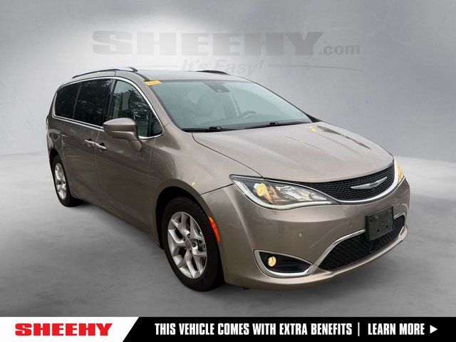 2017 Chrysler Pacifica Touring-L Plus's photo