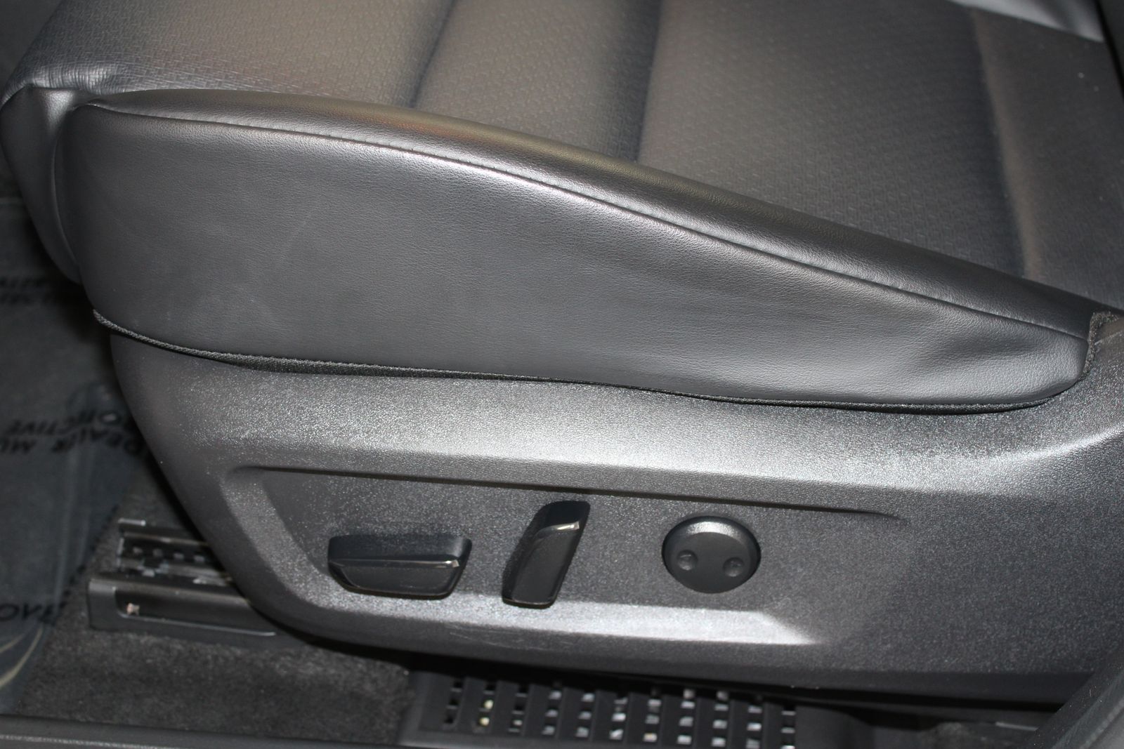 Used 2023 Silver Nissan SV image 23