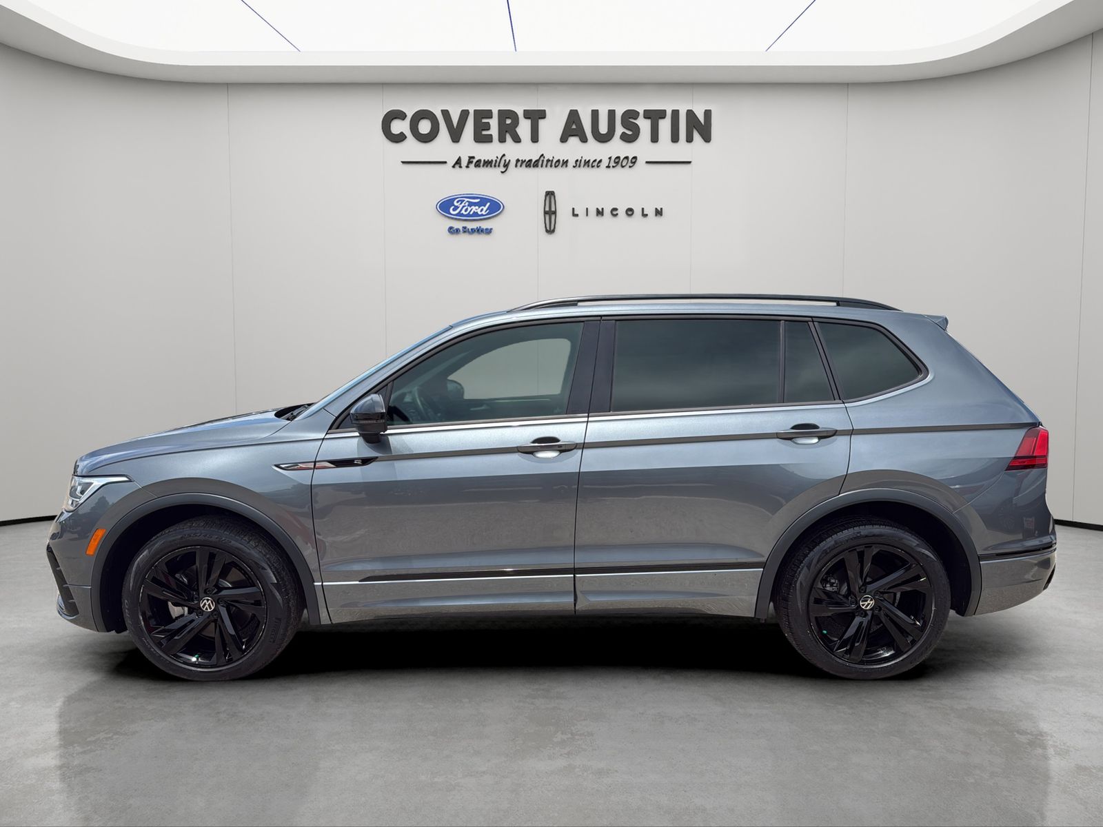 Used Car 2023 Volkswagen Tiguan  2.0t Se R-line Black For Sale Under $25,000 In Austin, Texas