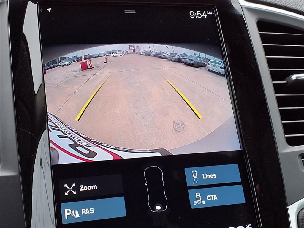 2022 Volvo XC90 T6 Momentum Silver at DeMontrond Auto Country