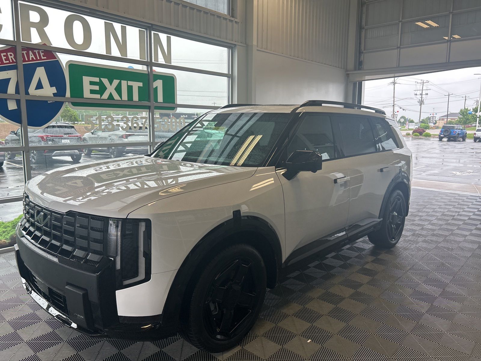 View vehicle photo 3