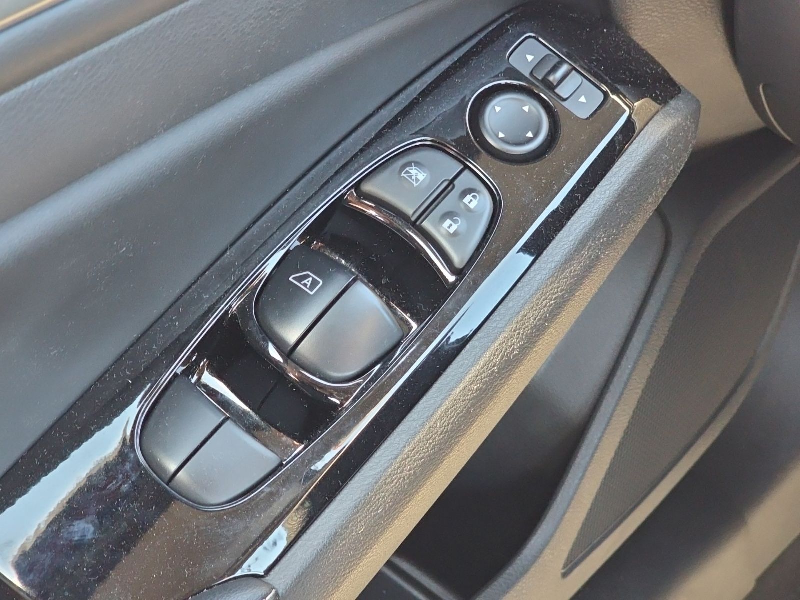 Used 2023  Nissan 2.5 SV image 27