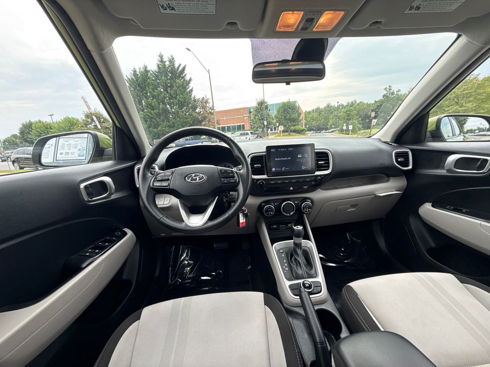 Used 2022 Green Hyundai SEL image 29