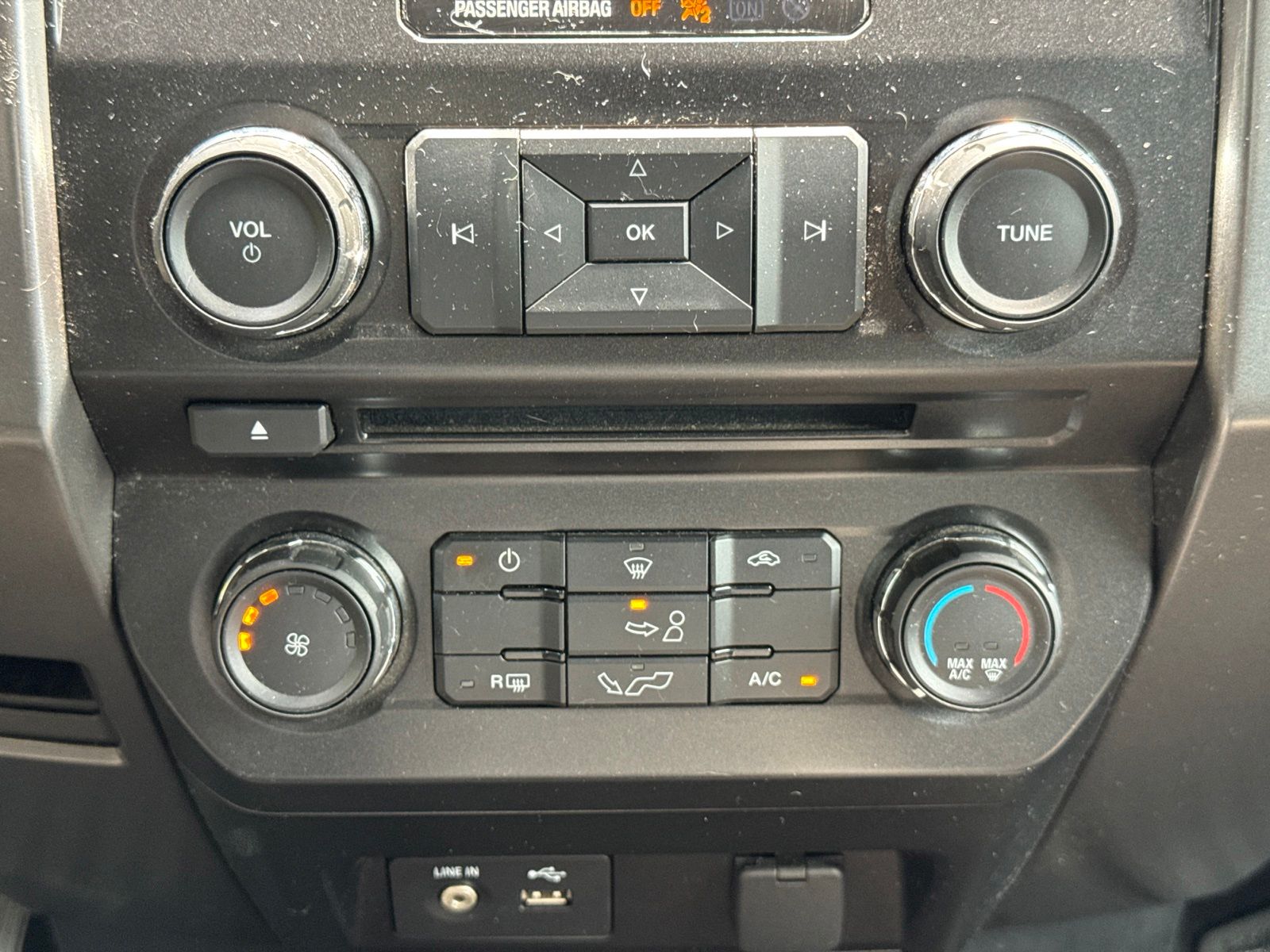 Used 2015 Oxford White Ford XLT image 17