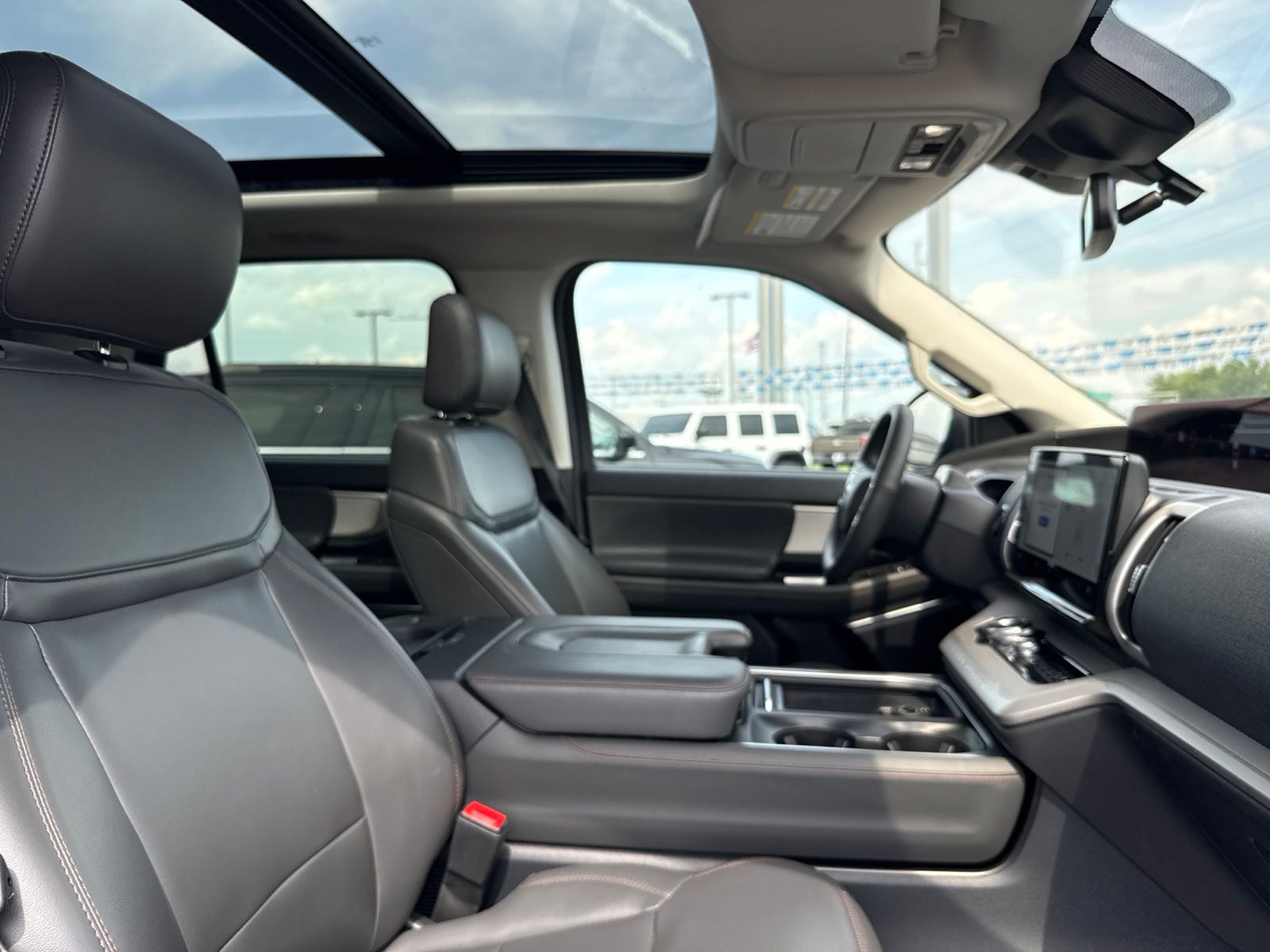 2025 Ford Expedition image 7