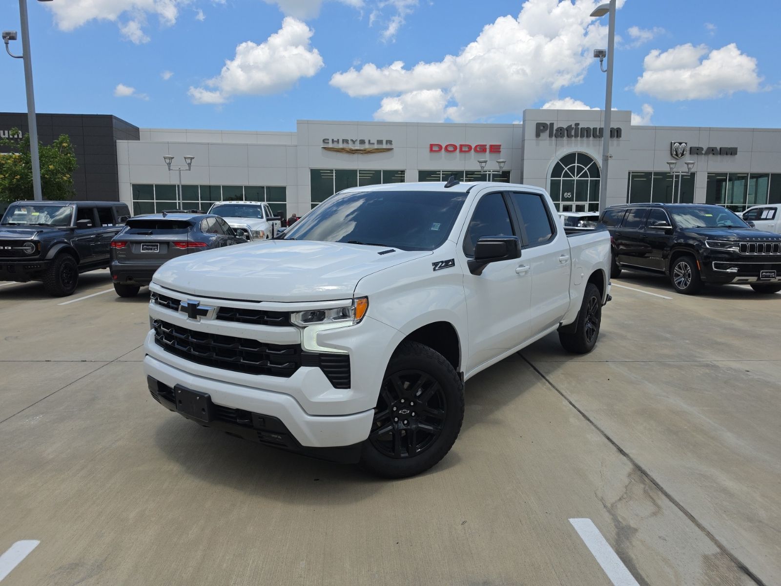 View vehicle photo 4