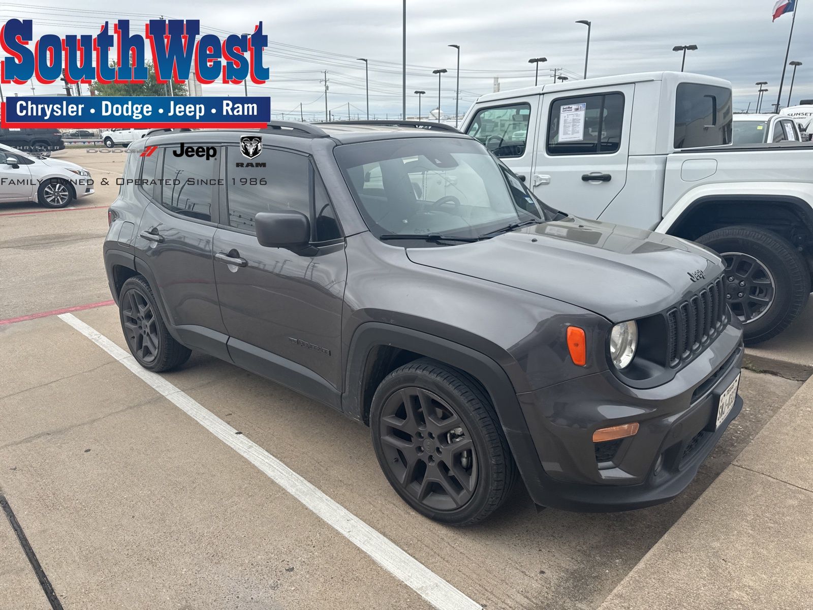 Gray (Granite Crystal Metallic Clearcoat) 2021 Jeep Renegade Latitude FWD SUV / Crossover Front-Wheel Drive 9-Speed Automatic
