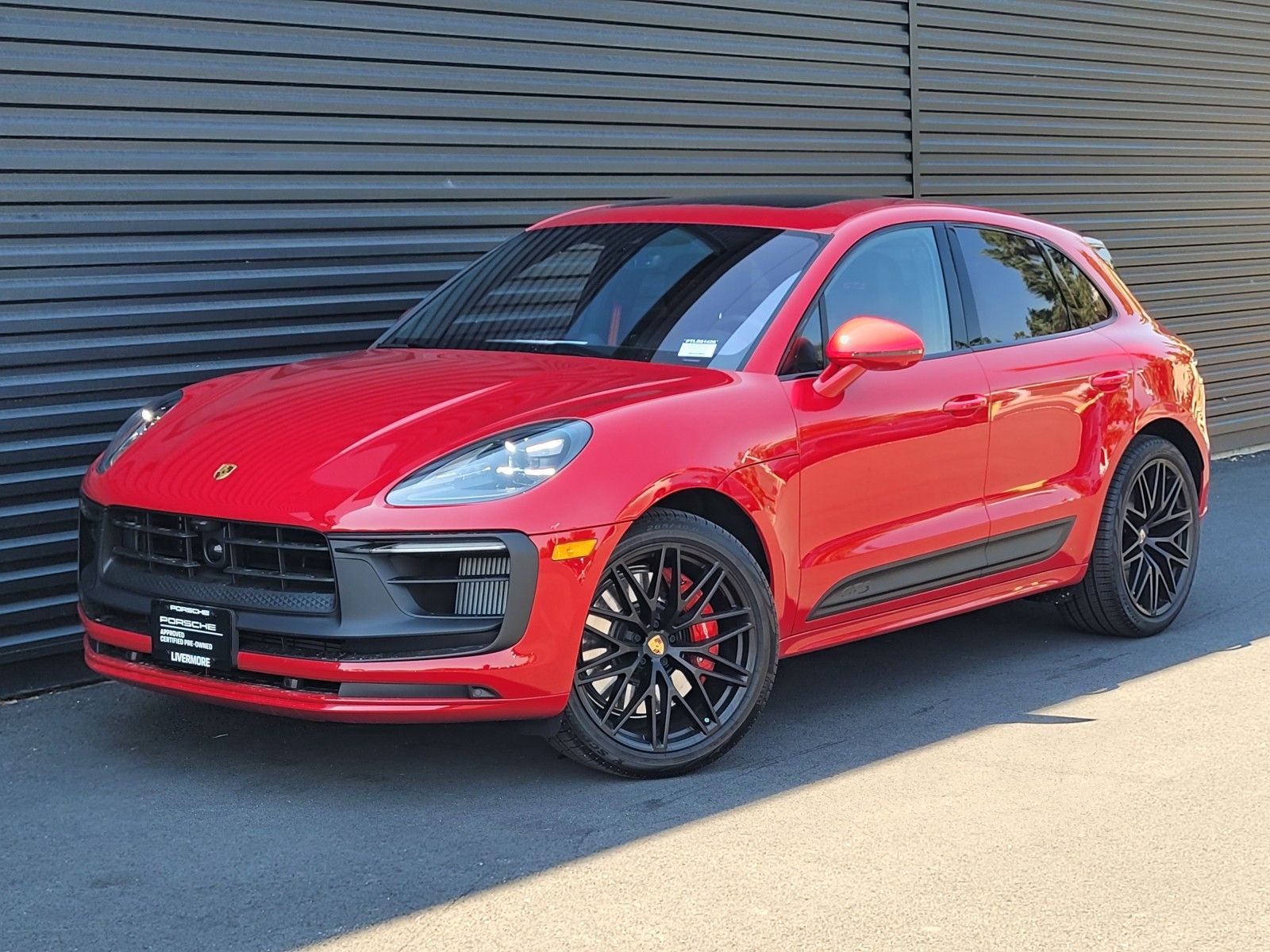 2026 Porsche Macan GTS — full photo 1 of 28