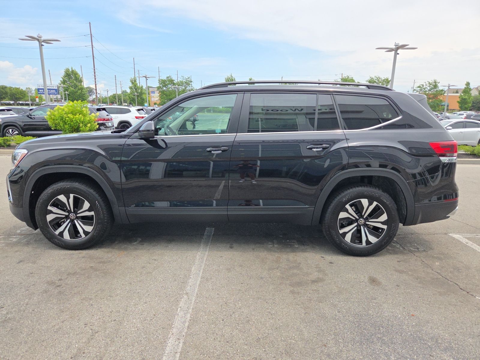 new 2026 Volkswagen Atlas car, priced at $40,234