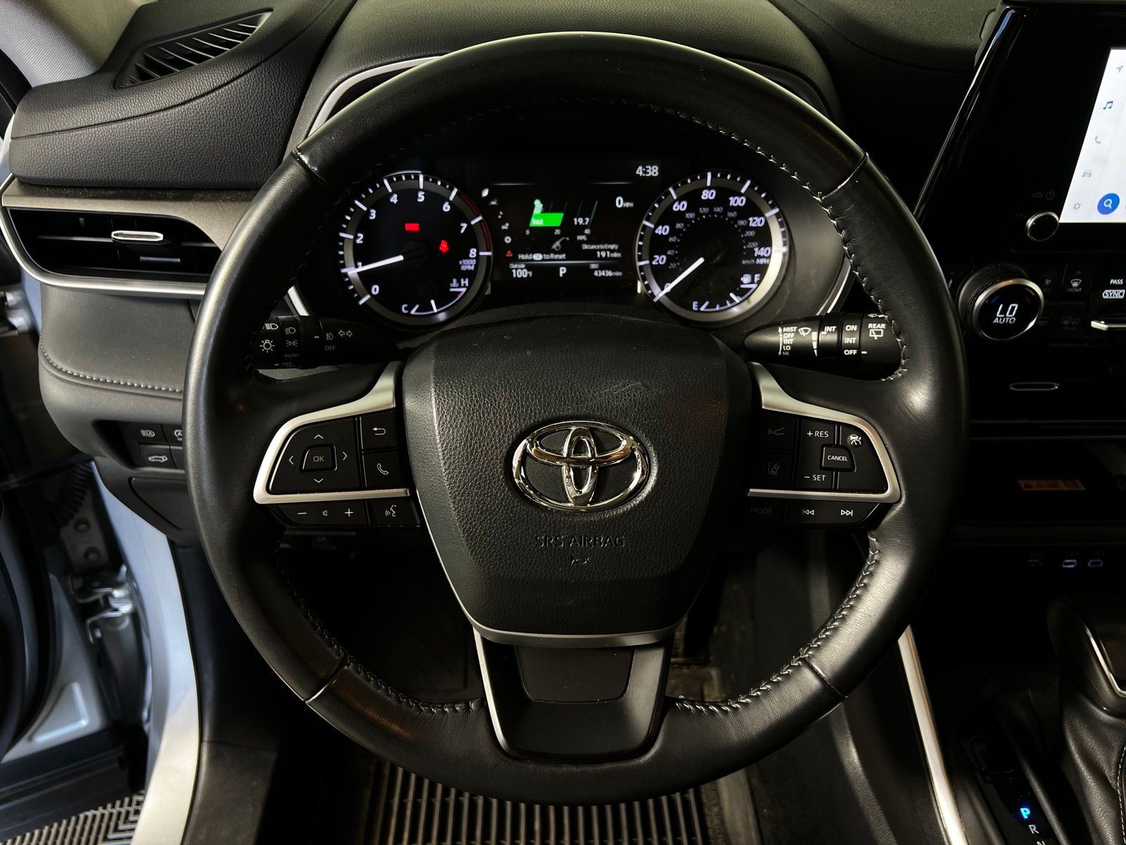 Thumbnail: 2023 Toyota Highlander - 9