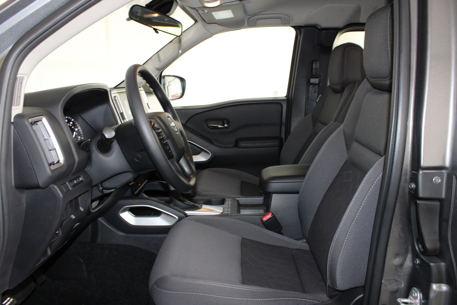 Used 2025 Gray Nissan SV image 9