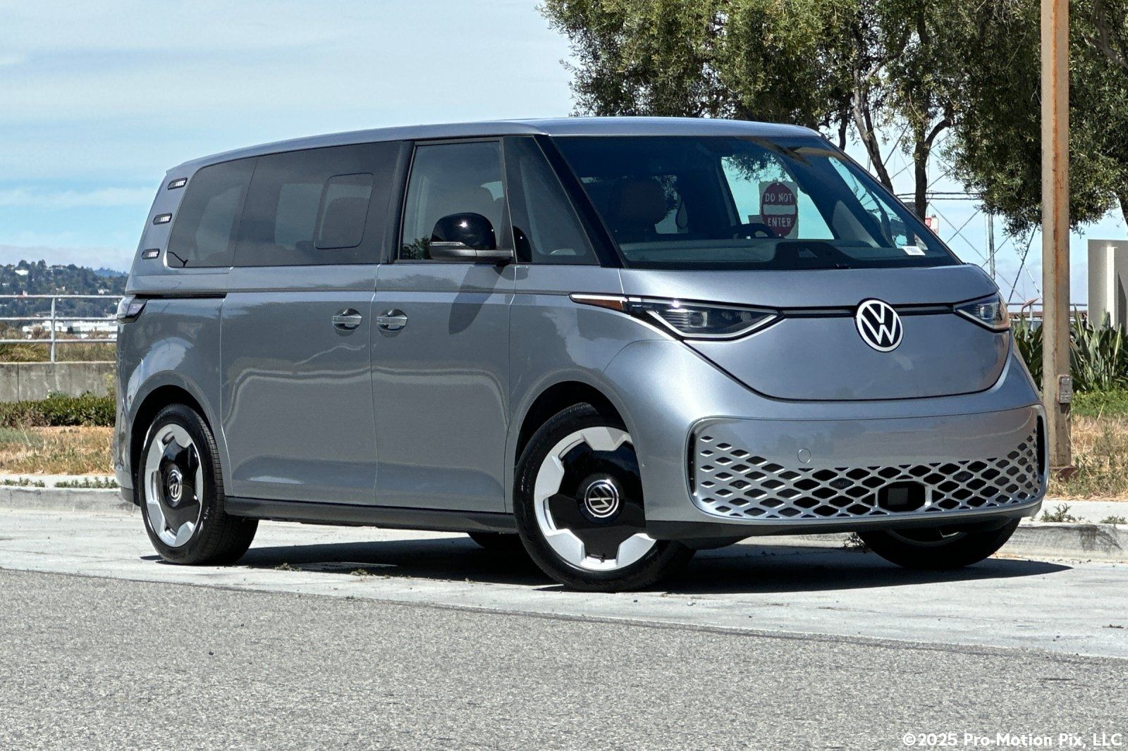 Metro Silver Metallic 2025 Volkswagen ID.Buzz Minivan Rear-Wheel Drive Automatic