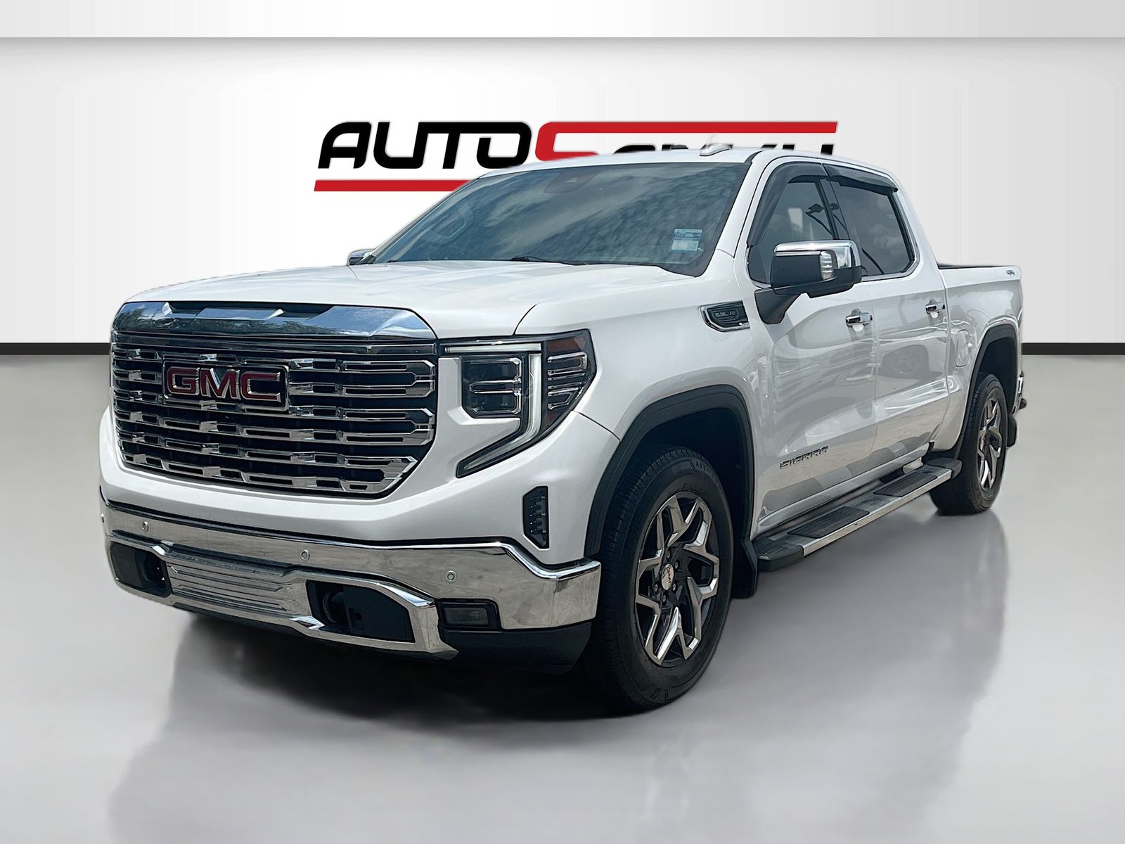 Used 2023 White GMC SLT image 3