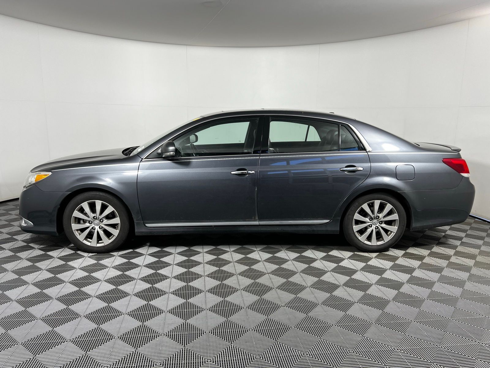 2011 Toyota Avalon Limited 8