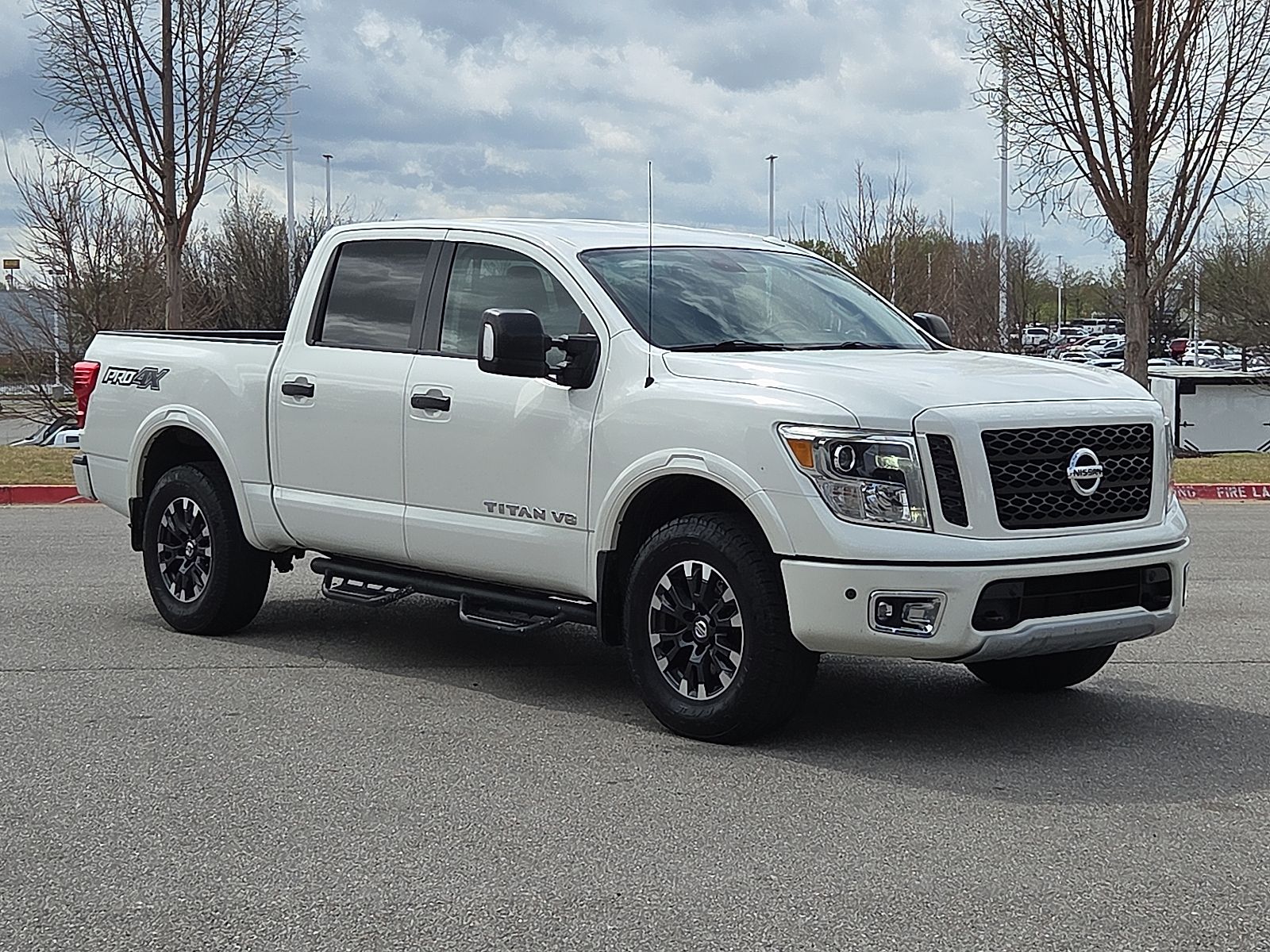 Pearl White Metallic 2018 Nissan Titan PRO-4X Crew Cab 4WD Pickup Truck Four-Wheel Drive 7-Speed Automatic