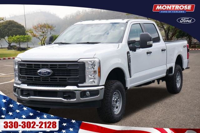 Oxford White 2025 Ford F-350 Super Duty Pickup Truck Four-Wheel Drive Automatic