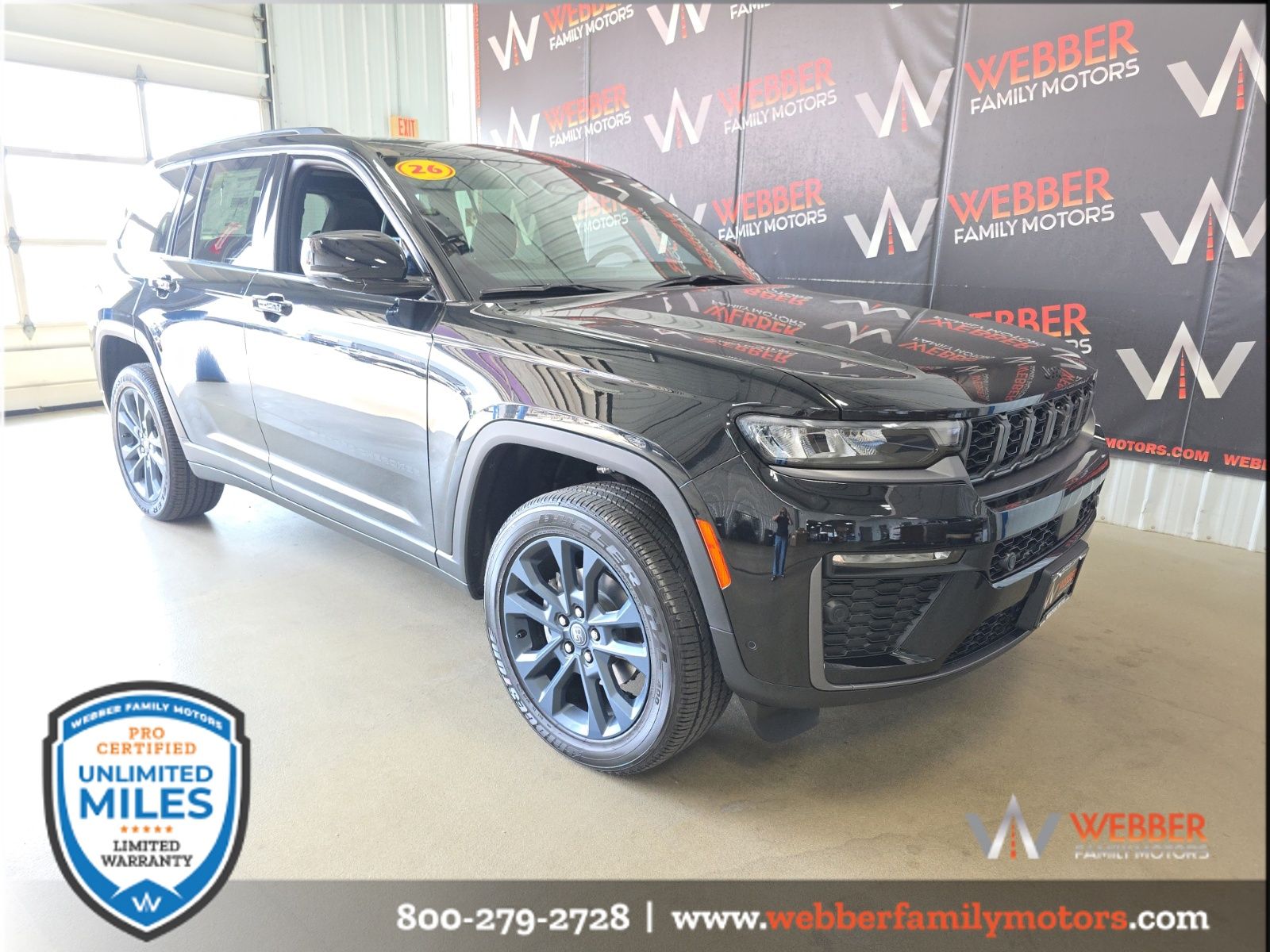 Diamond Black Crystal Pearlcoat 2026 Jeep Grand Cherokee SUV / Crossover Four-Wheel Drive 8-Speed Automatic
