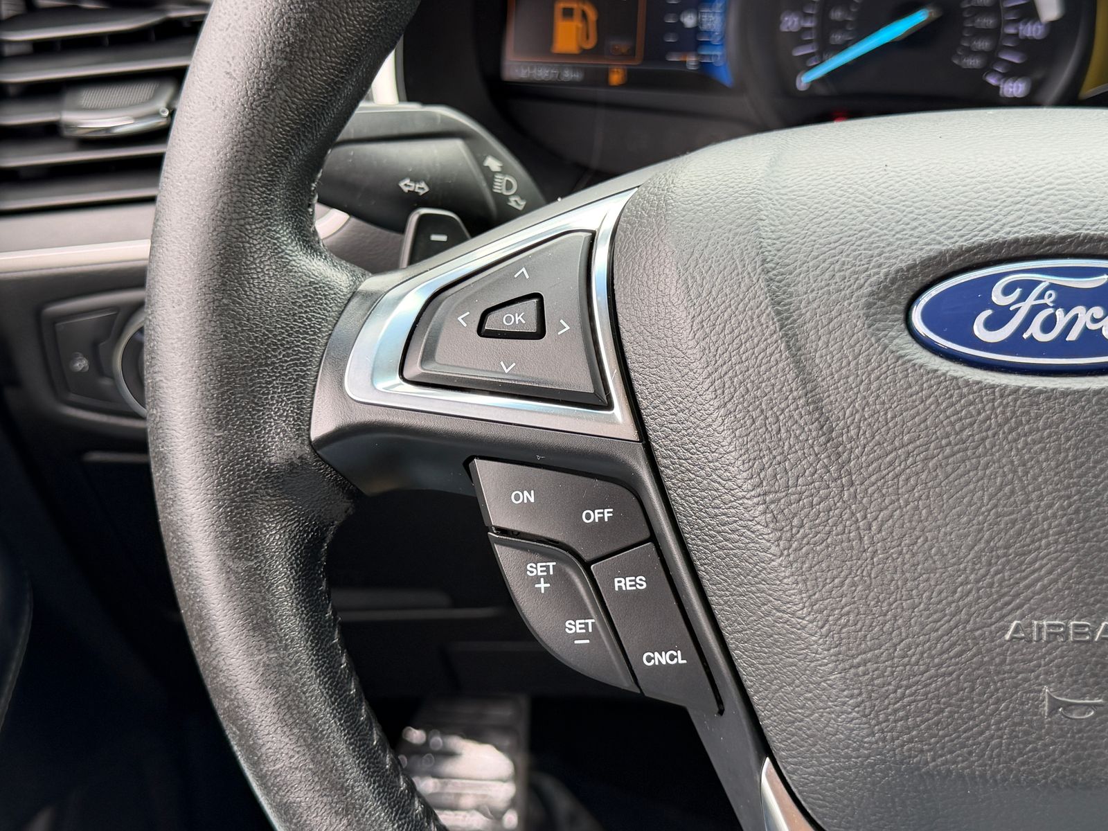 Certified Used 2018 White Gold Metallic Ford SEL image 21