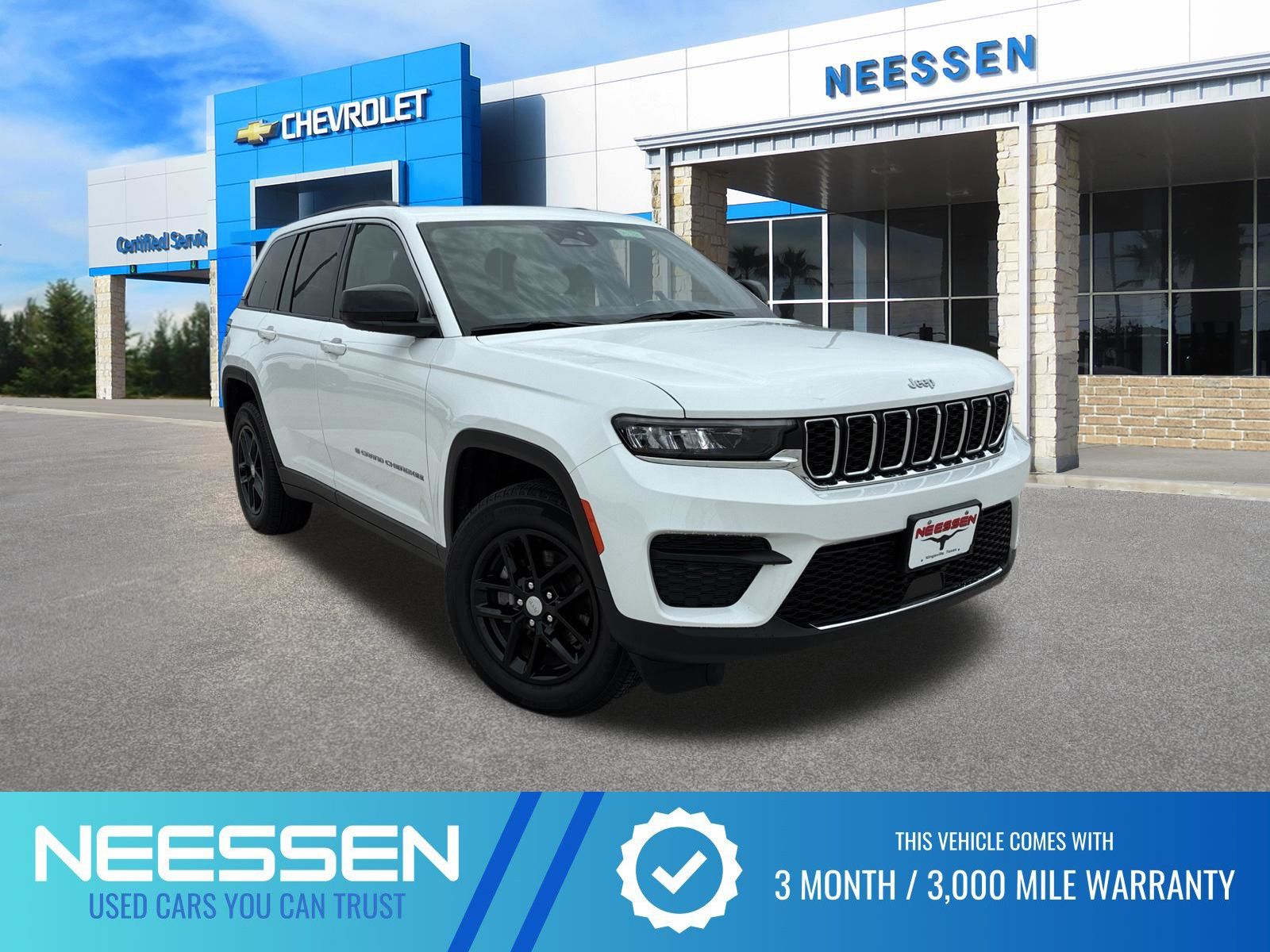 Bright White 2025 Jeep Grand Cherokee SUV / Crossover Four-Wheel Drive 8-Speed Automatic